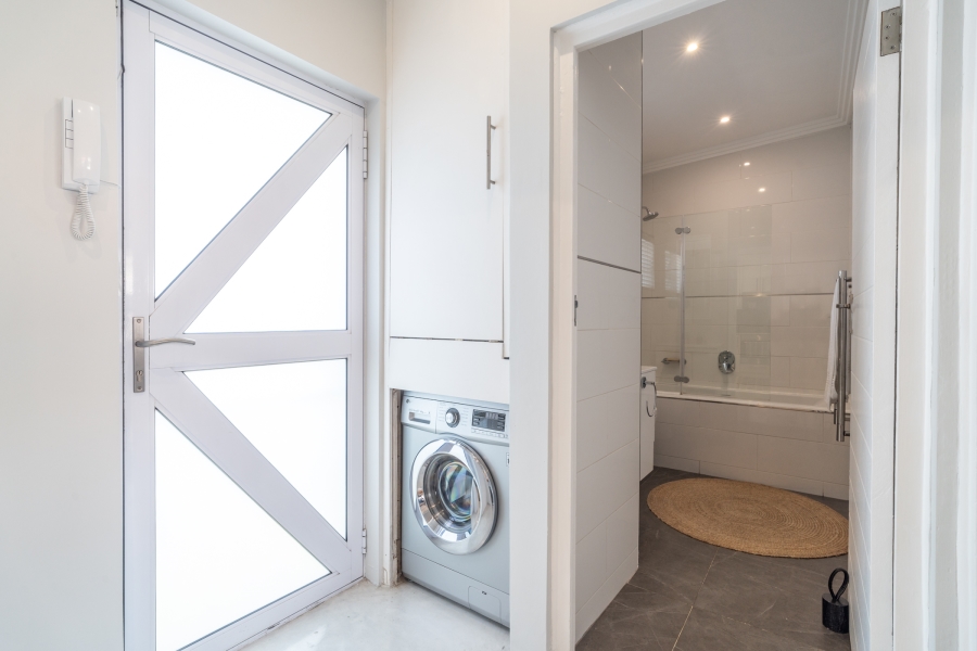 1 Bedroom Property for Sale in Green Point Western Cape